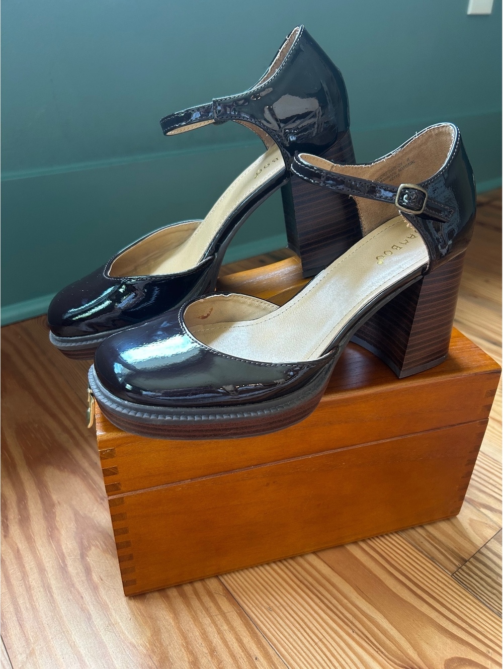 Bamboo Chocolate Brown Patent Leather Chunky Heels Women’s Size 8